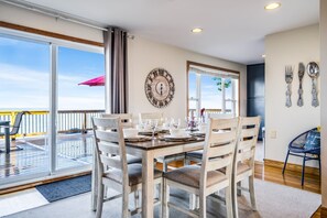 Dining - Tree Top Lakehouse -  Breathtaking Views & Sunsets (Leamington)