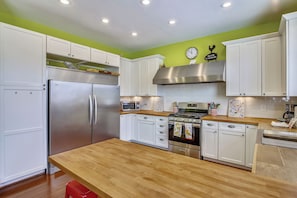 House (3 Bedrooms) | Property amenity - Abfab Seaside Cottage by Ryson Vacation Rentals (Galveston)