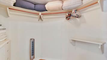 House (3 Bedrooms) | Property amenity