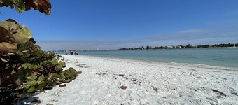 Sarasota-Indian Beach Zen Home (private-pet friendly) 