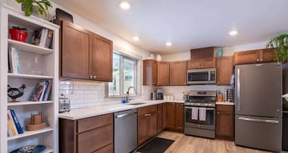 Bright and Cozy Home in the Heart of Cle Elum