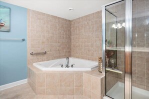 Bathtub, towels - Large Bayfront Condo with Prime Location and Pool (Ocean City)