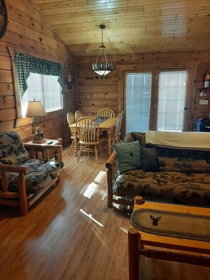 Smart TV, fireplace - Cozy 2 Bed 2 Bath Cabin located next to Three Bears Resort in Warrens Wisconsin (Warrens)