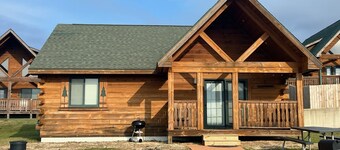 Cozy 2 Bed 2 Bath Cabin located next to Three Bears Resort in Warrens Wisconsin