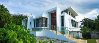 3 bedroom Villa w King Suite/Parking/Views