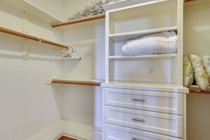 House (5 Bedrooms) | Property amenity - Beachfront Flamingo by Ryson Vacation Rentals (Galveston)