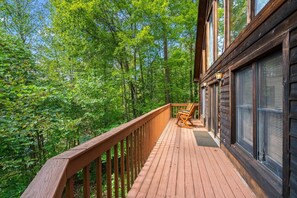 Property grounds - Lodge with hot tub, 5 minutes to downtown (Gatlinburg)
