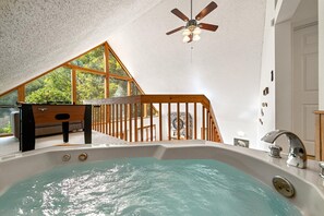 Interior - Lodge with hot tub, 5 minutes to downtown (Gatlinburg)