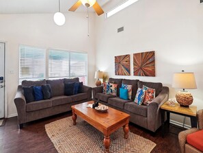 House (2 Bedrooms) | Property amenity - Bermuda Bungalow by Ryson Vacation Rentals (Galveston)