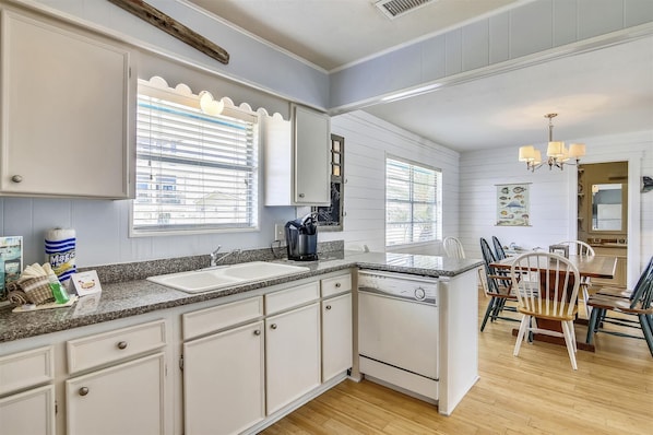 House, Multiple Beds, Balcony, Ocean View | Private kitchen | Fridge, microwave, oven, stovetop