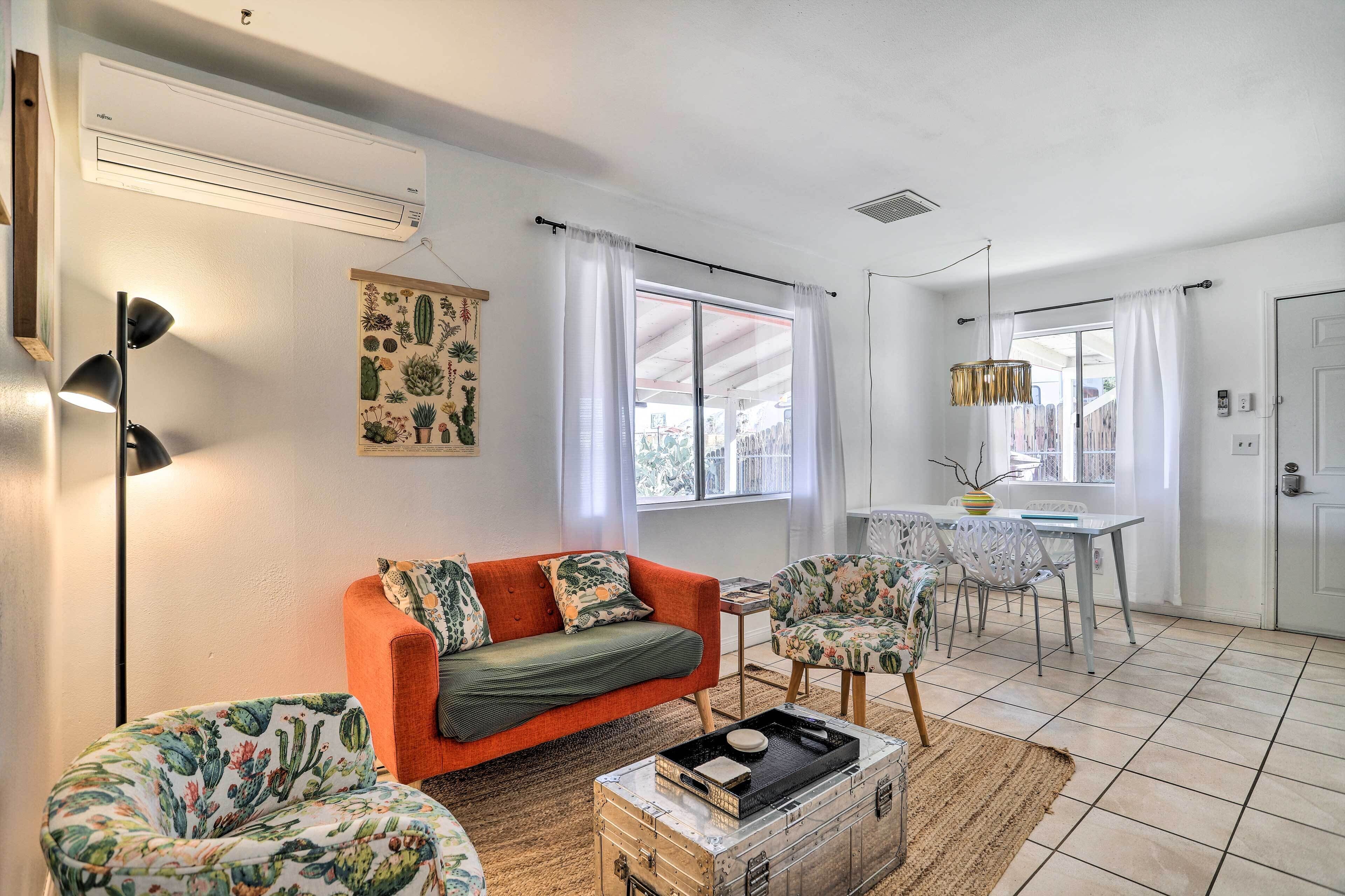 Cali Desert Oasis w/ Hot Tub + Mtn Views!