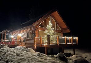 Exterior - Custom built West Glacier cabin with private Salt Water Spa (West Glacier)