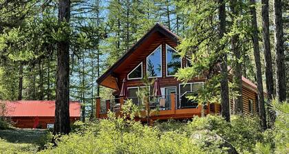 Custom built West Glacier cabin with private Salt Water Spa
