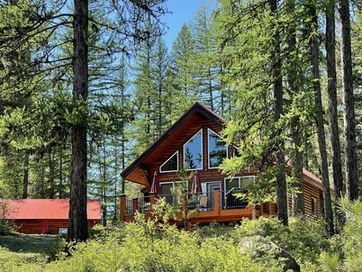 Custom built West Glacier cabin with private Salt Water Spa