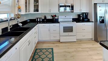 House (4 Bedrooms) | Property amenity