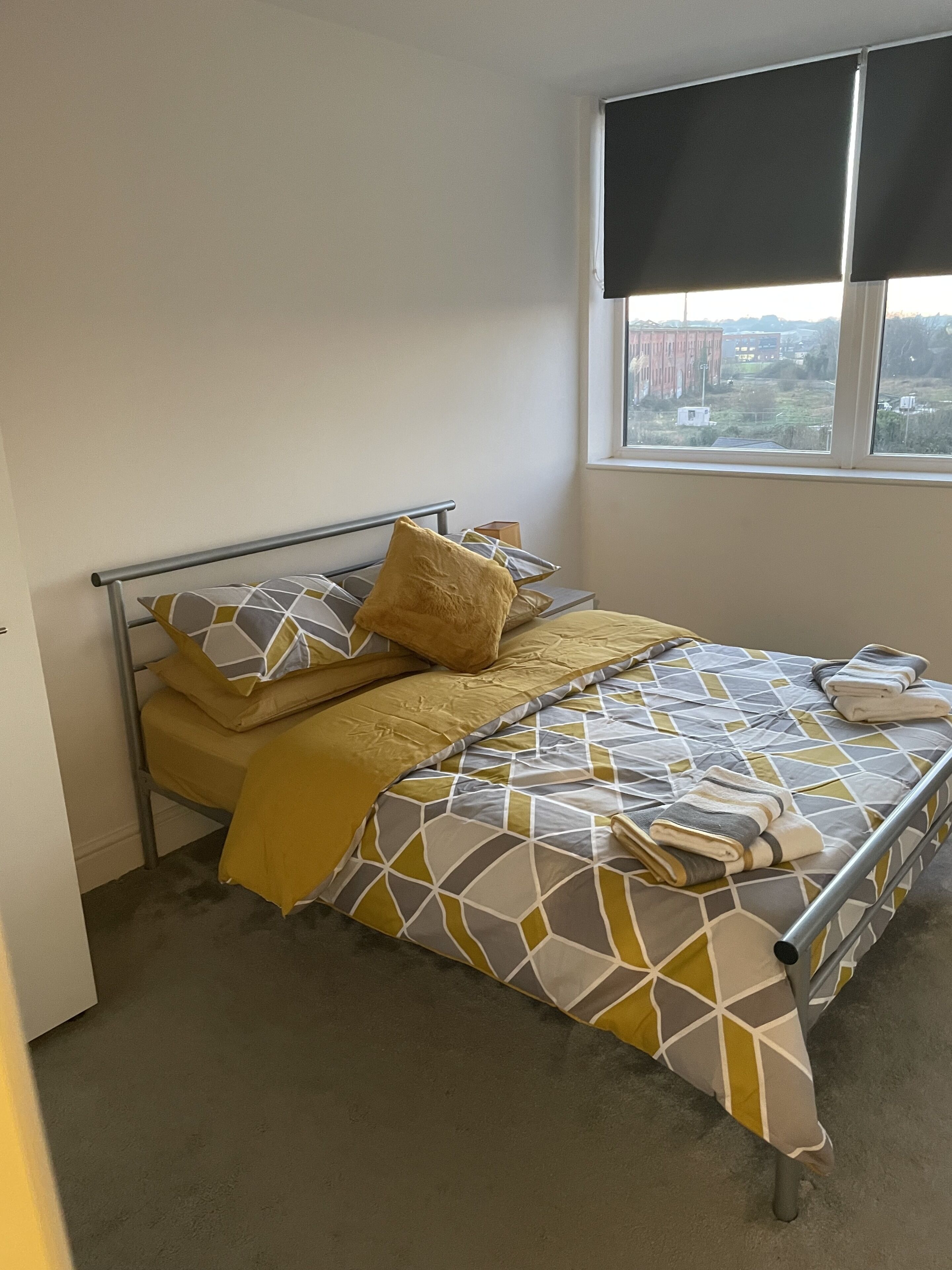 Modern city centre two bedroom fully equipped apartment