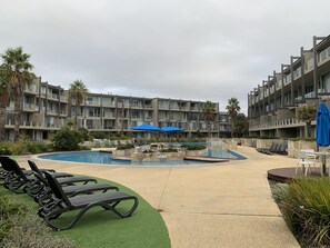 Indoor pool, outdoor pool - Torquay285 King Studio Beachfront Resort (Torquay)