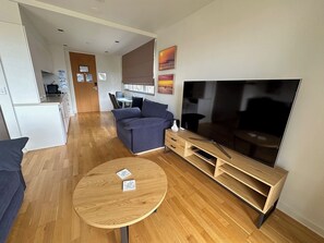 Smart TV, video games