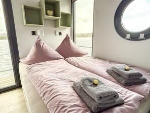 2 bedrooms, desk, free WiFi, bed sheets