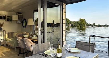 Houseboat Suite GRAND PLAISIR – Luxury houseboat, no license required