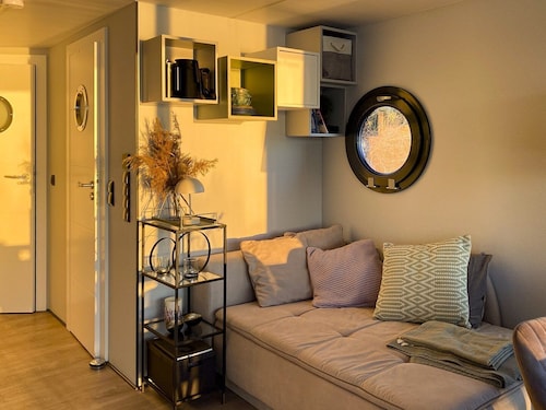 GRAND PLAISIR Houseboat Suite – Luxury houseboat, no license required