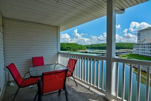 Outdoor dining - THE OZARK OASIS! 3 Bedrooms, 3 Pools + Boat Slip (Osage Beach)