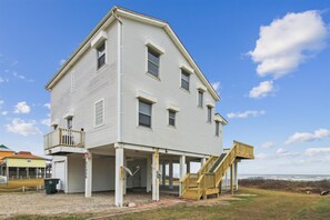 House (4 Bedrooms) | Property amenity - Brannen's Beachfront by Ryson Vacation Rentals (Galveston)