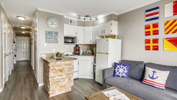 Condo (1 Bedroom) | Property amenity