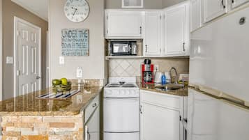 Condo (1 Bedroom) | Property amenity