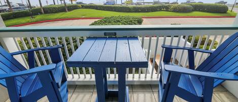 Condo (1 Bedroom) | Outdoor dining