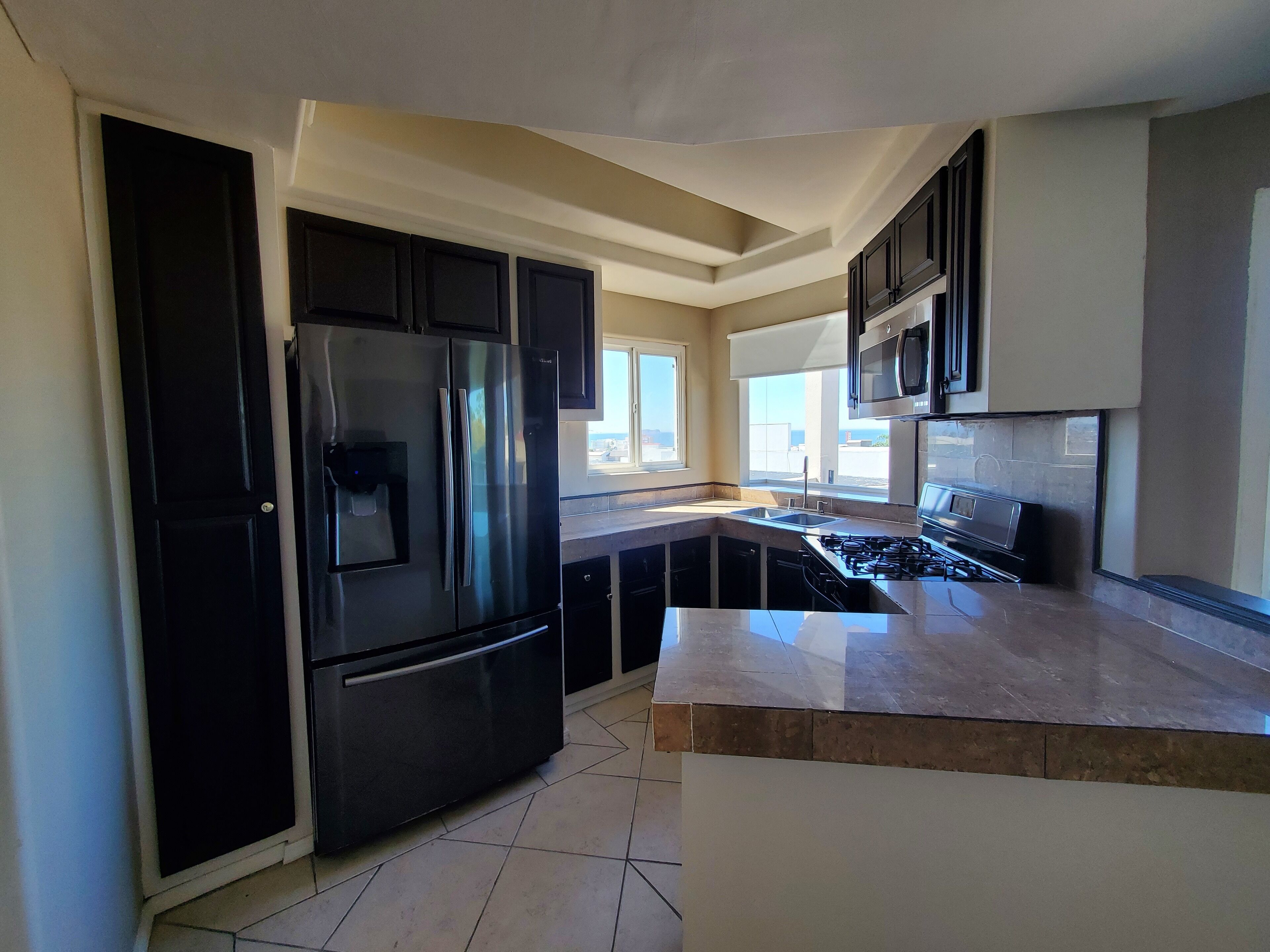 Lovely 2 Bdrm apartment with private terrace with grill