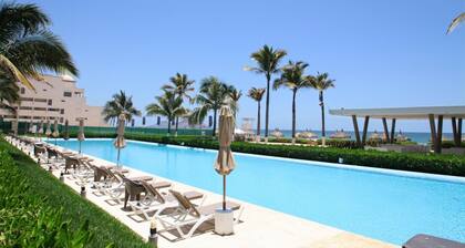 Oceanview Luxury Condo at Peninsula Mazatlán