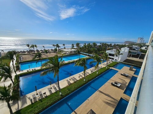 Oceanview Luxury Condo at Peninsula Mazatlán