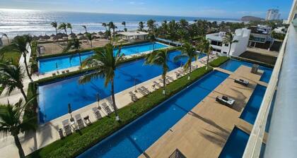 Oceanview Luxury Condo at Peninsula Mazatlán