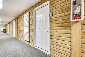 Condo (1 Bedroom) | Property amenity