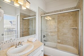 House (3 Bedrooms) | Property amenity