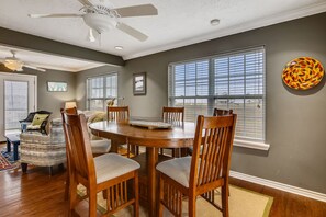 獨棟房屋, 多張床, 陽台 | 用餐區