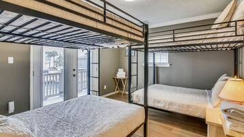 Hus - flera sängar - balkong | 2 sovrum, individuell inredning, unika möbler och gratis wi-fi