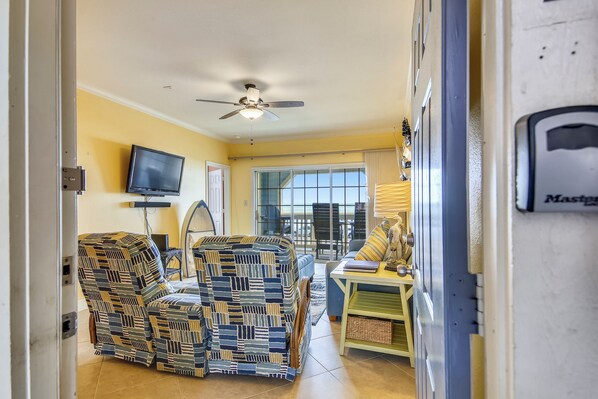 Condo (2 Bedrooms) | Property amenity