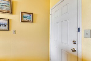 Condo (2 Bedrooms) | Property amenity