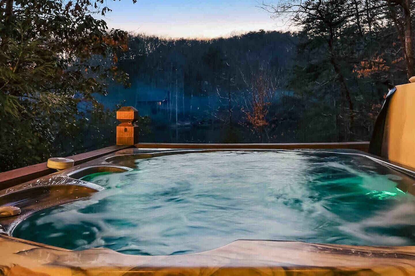 Tina de hidromasaje al aire libre