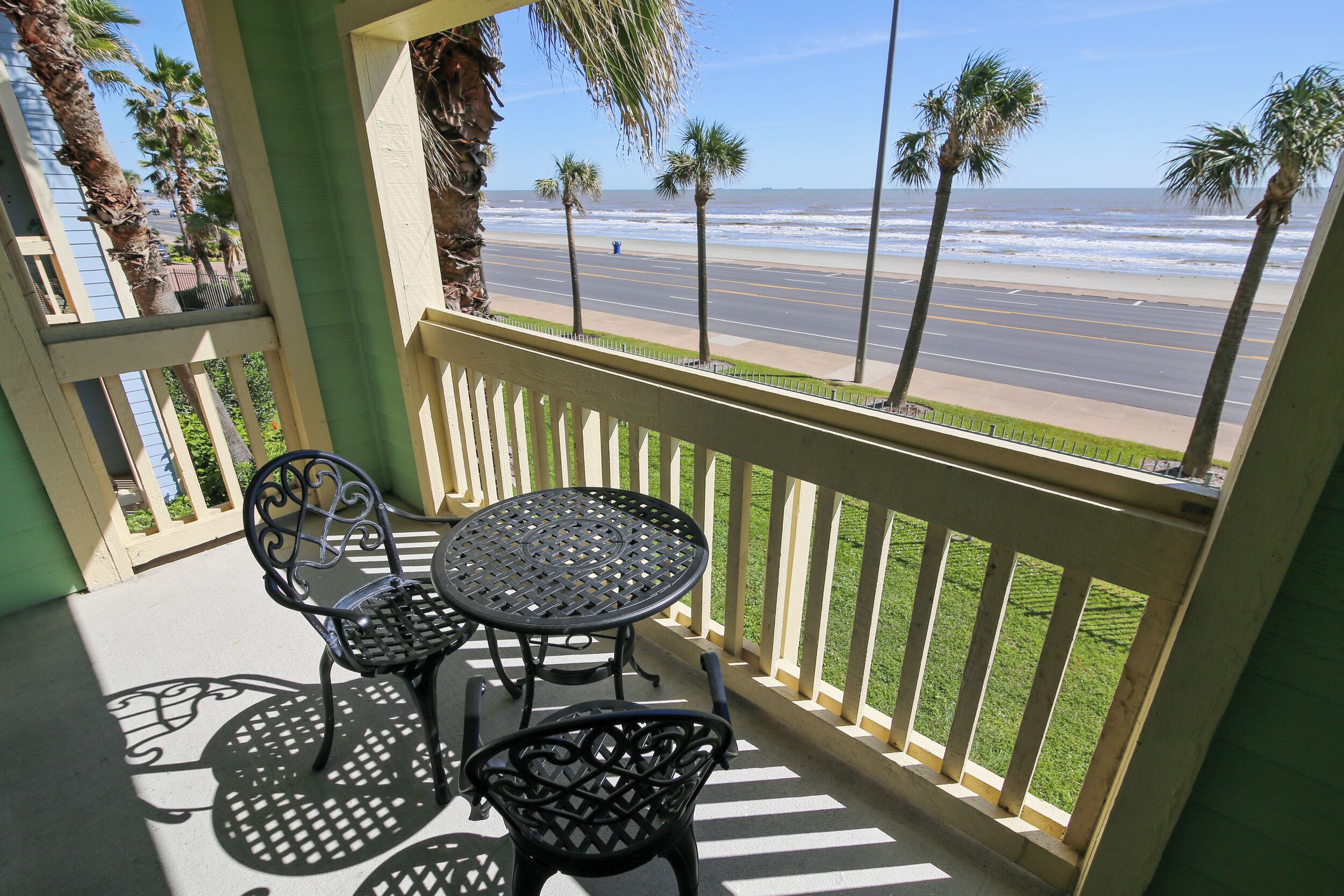 Condo (1 Bedroom) | Outdoor dining