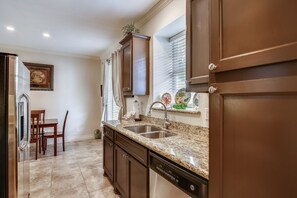 Enjoy family meals in this kitchen with a stainless steel sink, dishwasher, and granite countertop.