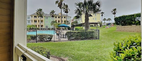 Condo (2 Bedrooms) | Front of property