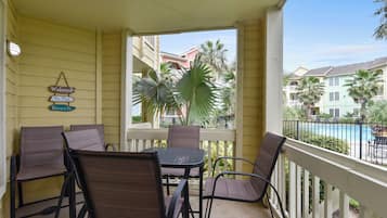 Condo (2 Bedrooms) | Front of property