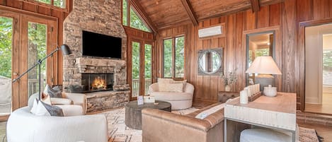 TV connectée, cheminée, baby-foot