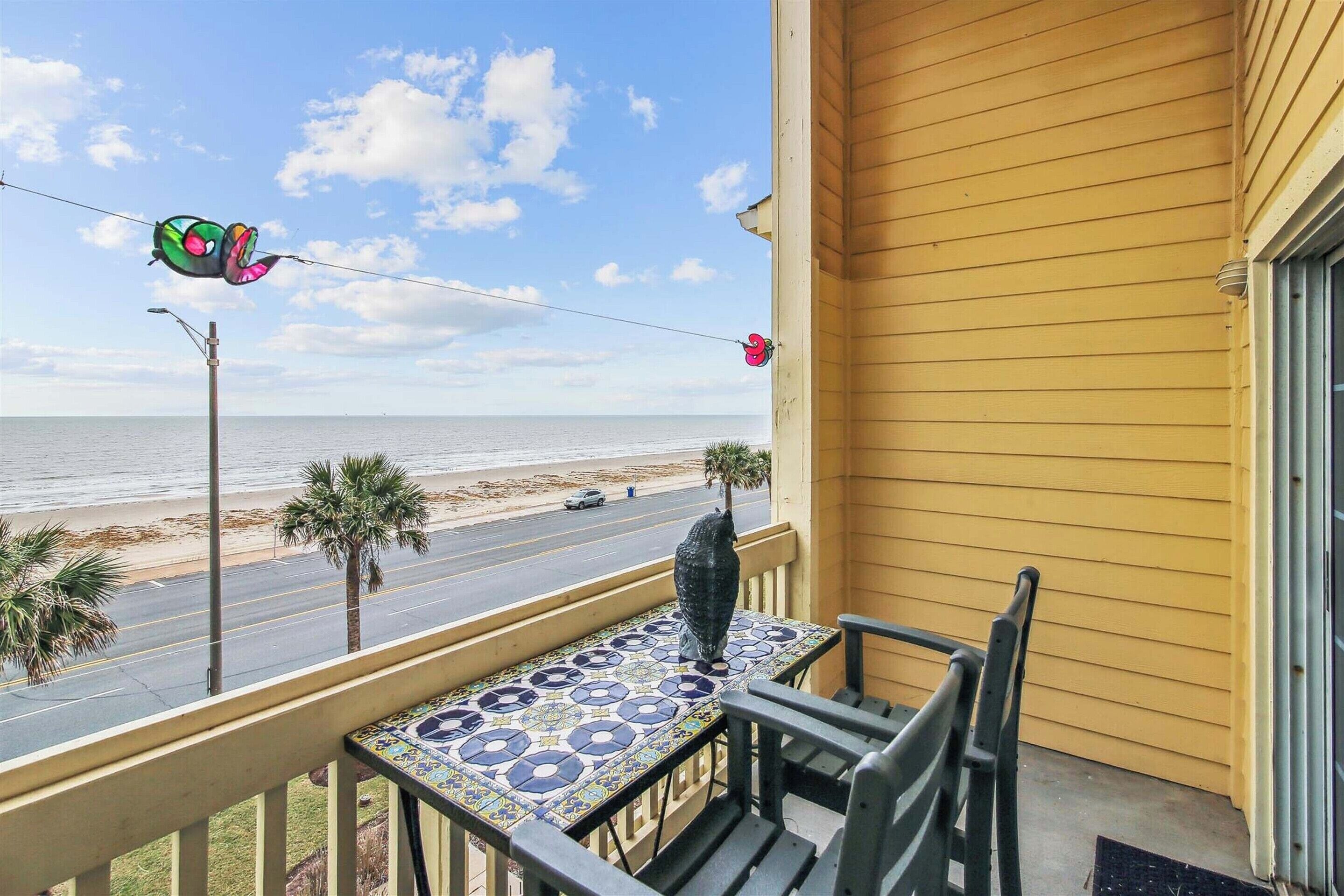 Condo (2 Bedrooms) | Outdoor dining