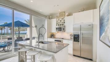 Condo (3 Bedrooms) | Property amenity