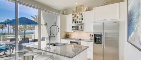 Condo (3 Bedrooms) | Property amenity