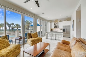 Appartamento (3 Bedrooms) | Area soggiorno | TV